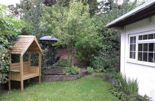 Taff's Well Apartment | Railway Cottage