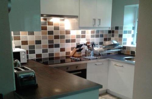 Taff's Well Apartment | Railway Cottage