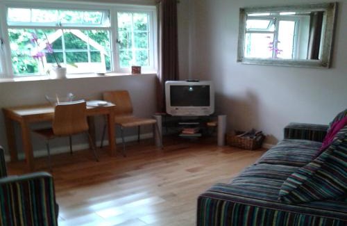 Taff's Well Apartment | Railway Cottage