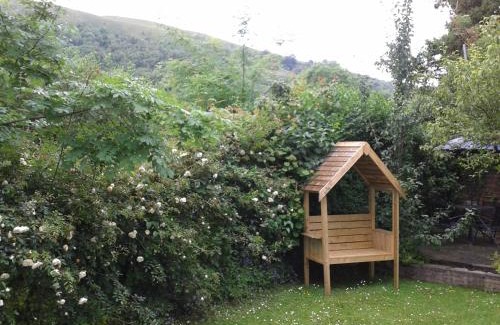 Taff's Well Apartment | Railway Cottage