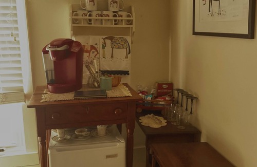 Midway House | Railway Guest House in Charming Midway KY Horse Park,Bourbon Trail,Keeneland.