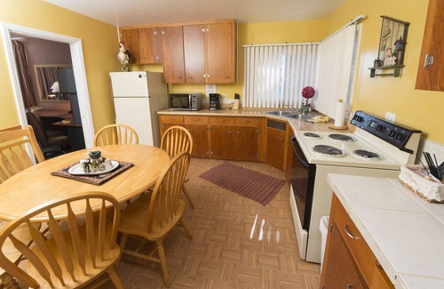West Colorado Springs Hotel | Rainbow Lodge and Inn