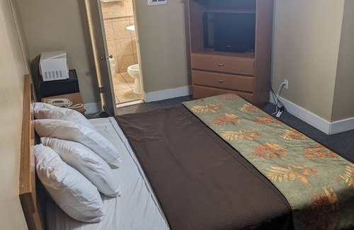 Hendersonville Hotel | Rainbow Motel