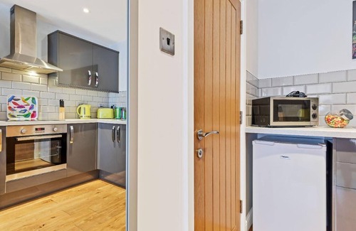 Kemptown Apartment | Rainbow Studio - Spacious City Centre - Close to sea - Sleeps 1 to 3 Guests