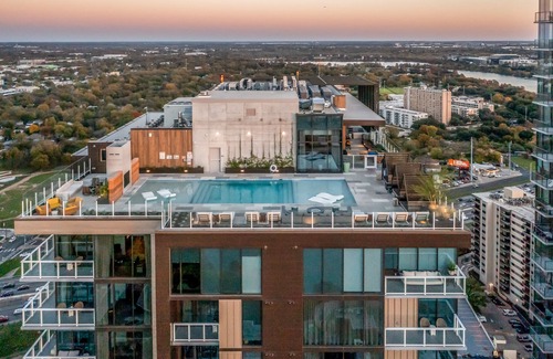 Rainey Street Historic District Condo | Rainey Street condo w/city-view balcony, rooftop pool & gym - Dogs OK