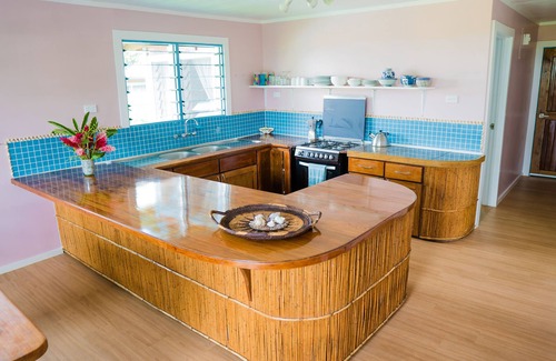 Matei House | Raintree Lodge - 2 homes /ocean views /steps to beach /prime location