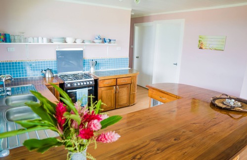 Matei House | Raintree Lodge - 2 homes /ocean views /steps to beach /prime location