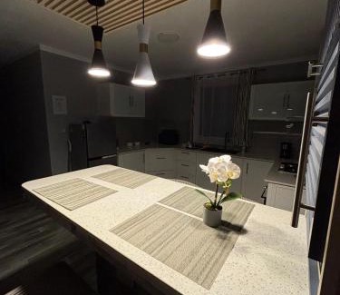 Henrietta Bed & Breakfast | Raj Adventures Hideaway - 7 Cascades