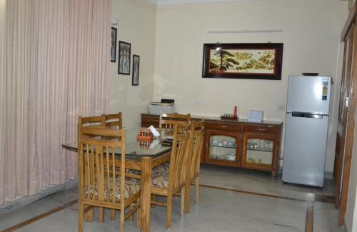 Rishikesh Bed & Breakfast | Raj Cottage Ganga Vatika