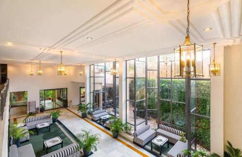 Lake Swaroop Sagar Hotel | Rajdarshan - A Lake View Hotel in Udaipur