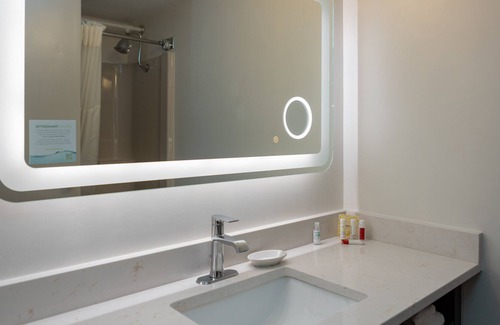 Cedar Rapids - Iowa City Hotel | Ramada by Wyndham Cedar Rapids