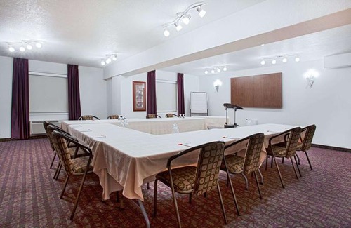 Red Deer Hotel | Ramada by Wyndham Red Deer Hotel & Suites