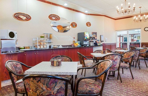 Red Deer Hotel | Ramada by Wyndham Red Deer Hotel and Suites