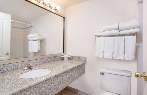 Red Deer Hotel | Ramada by Wyndham Red Deer Hotel and Suites