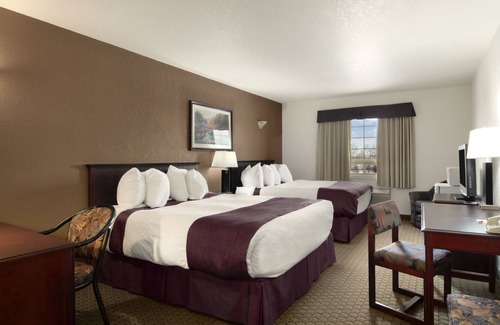 Red Deer Hotel | Ramada by Wyndham Red Deer Hotel and Suites