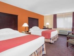 Waupaca Hotel | Ramada by Wyndham Waupaca