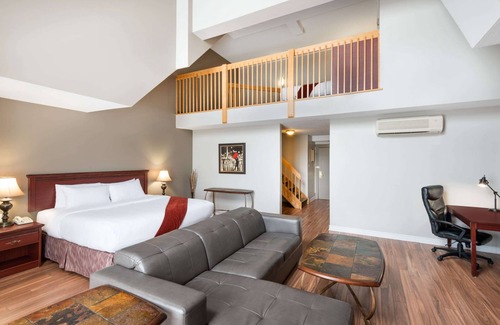 District Saint - Raymond - Vanier Hotel | Ramada Plaza by Wyndham Gatineau/Manoir du Casino