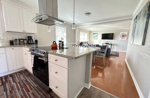 Roswell House | Ranch w/king suite - pets, groups, long-term okay!