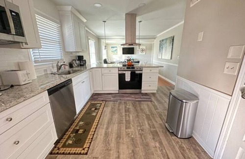 Roswell House | Ranch w/king suite - pets, groups, long-term okay!