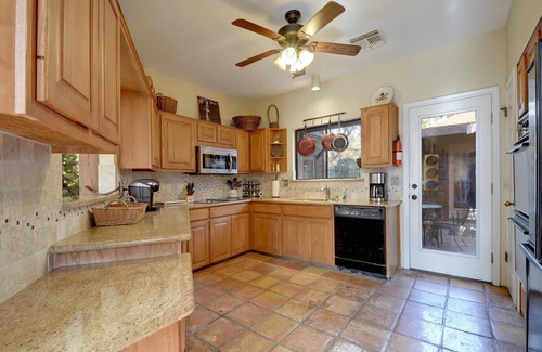Driftwood House | Rancho Escondido - Great Family Home on Private Acreage With AWESOME Game Room.