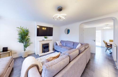 Biddenham House | Ranworth-house - Holiday Home In Bedford, Sleeps 5
