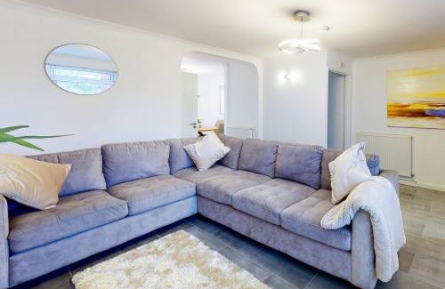 Biddenham House | Ranworth-house - Holiday Home In Bedford, Sleeps 5