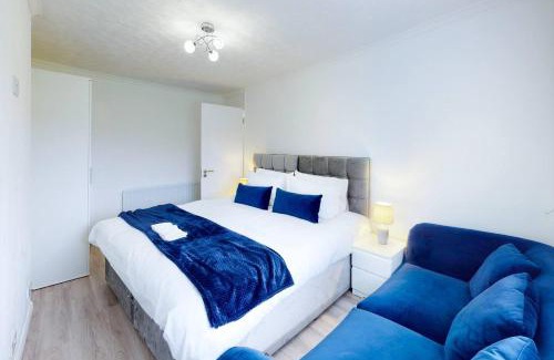 Biddenham House | Ranworth-house - Holiday Home In Bedford, Sleeps 5