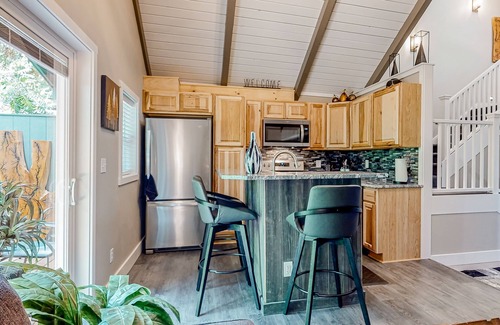 Mason County House | Rare, dog-friendly riverfront retreat with hot tub access plus kayaks & AC