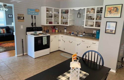 Springfield House | Rare find! 2-bedroom house with convenient location