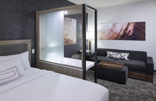 Clearwater Beach Hotel | Rare Find! Three Family-Friendly Units, Pool, Restaurants and Bar