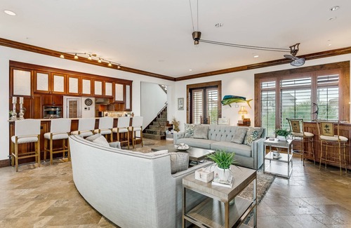 Villa Primera House | Rare Luxe Waterfront Find! Stay 4/25-4/28 or 6/14-6/21 |Huge Infinity Pool & Hot Tub |Golf Carts