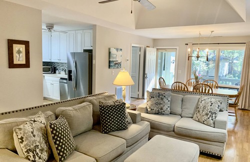 West Beach Cottage | Rare Opportunity! 3 Bedroom, Dog Friendly Sparrow Pond Cottage