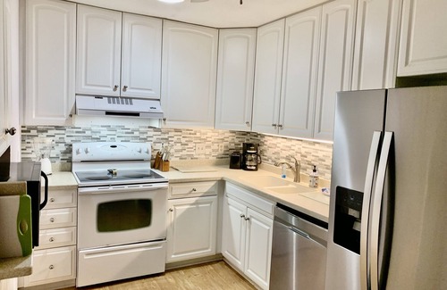 West Beach Cottage | Rare Opportunity! 3 Bedroom, Dog Friendly Sparrow Pond Cottage