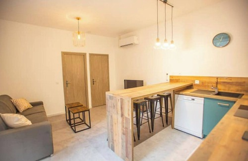 Montignac Apartment | Rare T2 with terrace and spa at the foot of the château