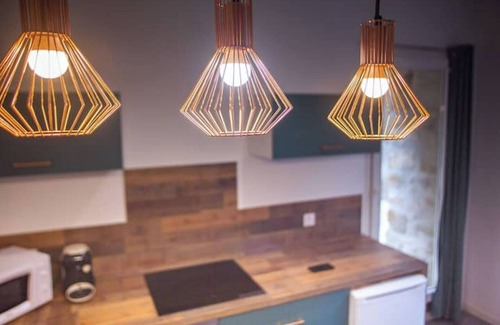 Montignac Apartment | Rare T2 with terrace and spa at the foot of the château