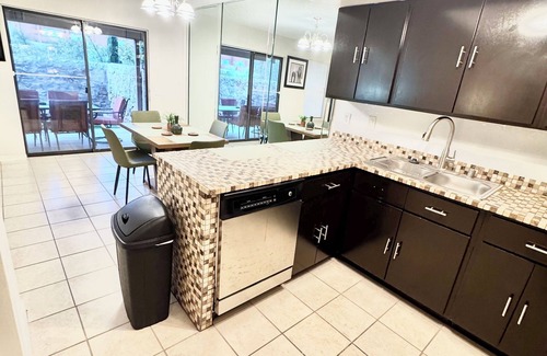 El Paso Apartment | Rare to find 2 bedrooms 2 bathrooms King & 2 Twins