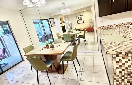 El Paso Apartment | Rare to find 2 bedrooms 2 bathrooms King & 2 Twins