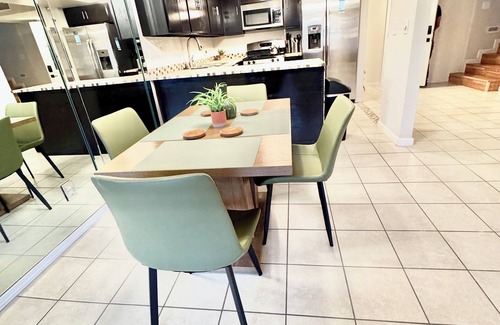 El Paso Apartment | Rare to find 2 bedrooms 2 bathrooms King & 2 Twins