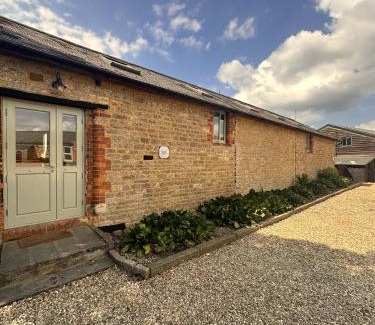 Towcester House | Rats Retreat at Tove Valley Cottages