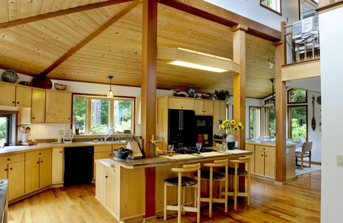 Trinidad House | Raven Ridge Retreat - Redwoods, Hot Tub & Firepit!