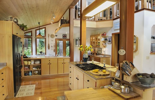 Trinidad House | Raven Ridge Retreat - Redwoods, Hot Tub & Firepit!