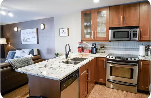 Big White Ski Resort Condo | Raven's Reach in Happy Valley - Private Hot Tub & Shared Pool