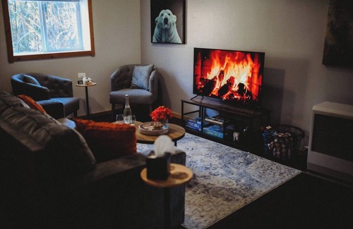 Fairbanks Cabin | Raven’s Landing #8 cozy private cabin Northern Lights