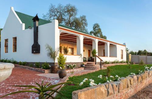 Oudtshoorn House | Ravenscliff White House