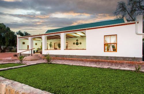 Oudtshoorn House | Ravenscliff White House