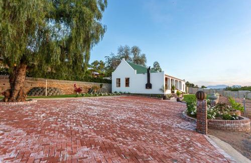 Oudtshoorn House | Ravenscliff White House