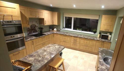 Maidstone House | Ravenshaw House Parking Maidstone 4 Bed Garden