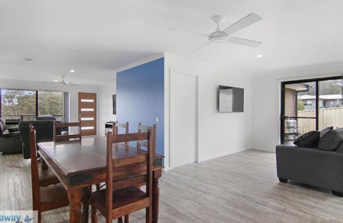 Tura Beach House | Rays on Elizabeth Parade