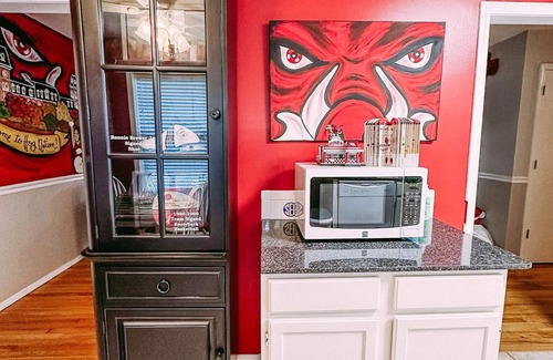 Fayetteville House | Razorback Wknds and BBBQ Still Available!