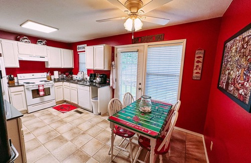 Fayetteville House | Razorback Wknds and BBBQ Still Available!